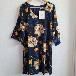 NWT Belongsci Women Floral Bell Sleeves Dress